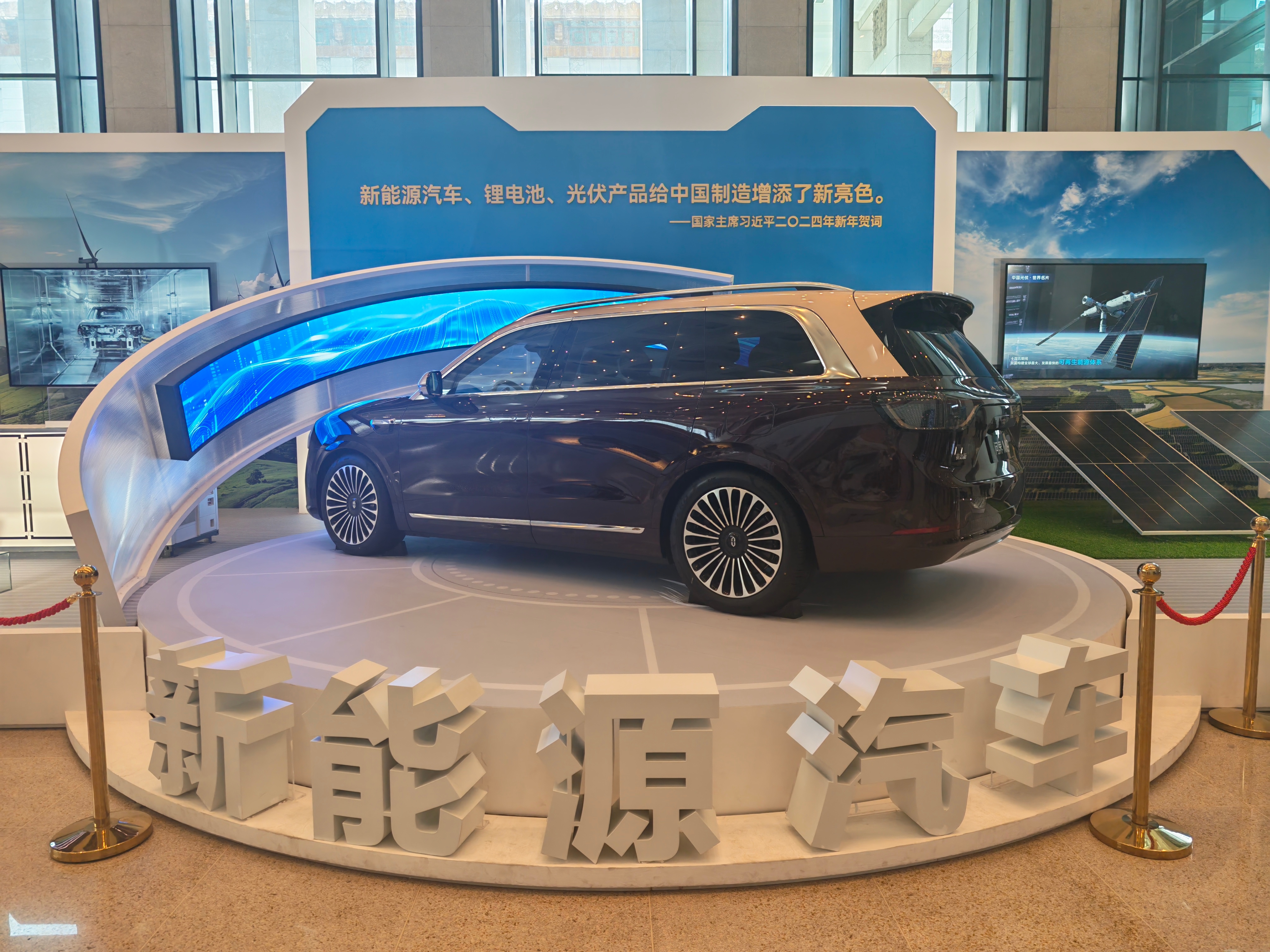 中国制造问新进取拓界前行作为新能源汽车的代表，问界M9出现在了国家博物馆展台，前