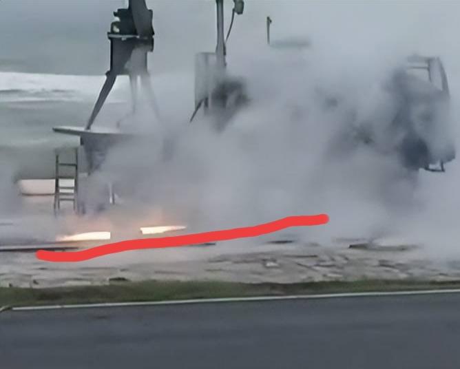 印度试射超近程防空导弹，差点把自己送走。9月23日，印度在奥里萨邦综合实验场试射