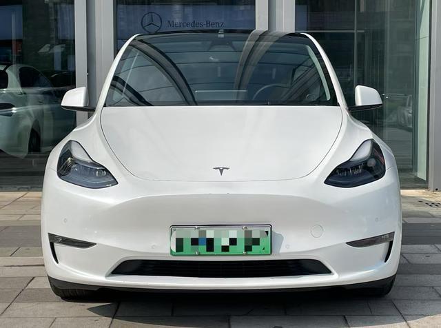 前一段时间在网络上无意之间刷到了一条消息。Model Y 2022款 Perfo