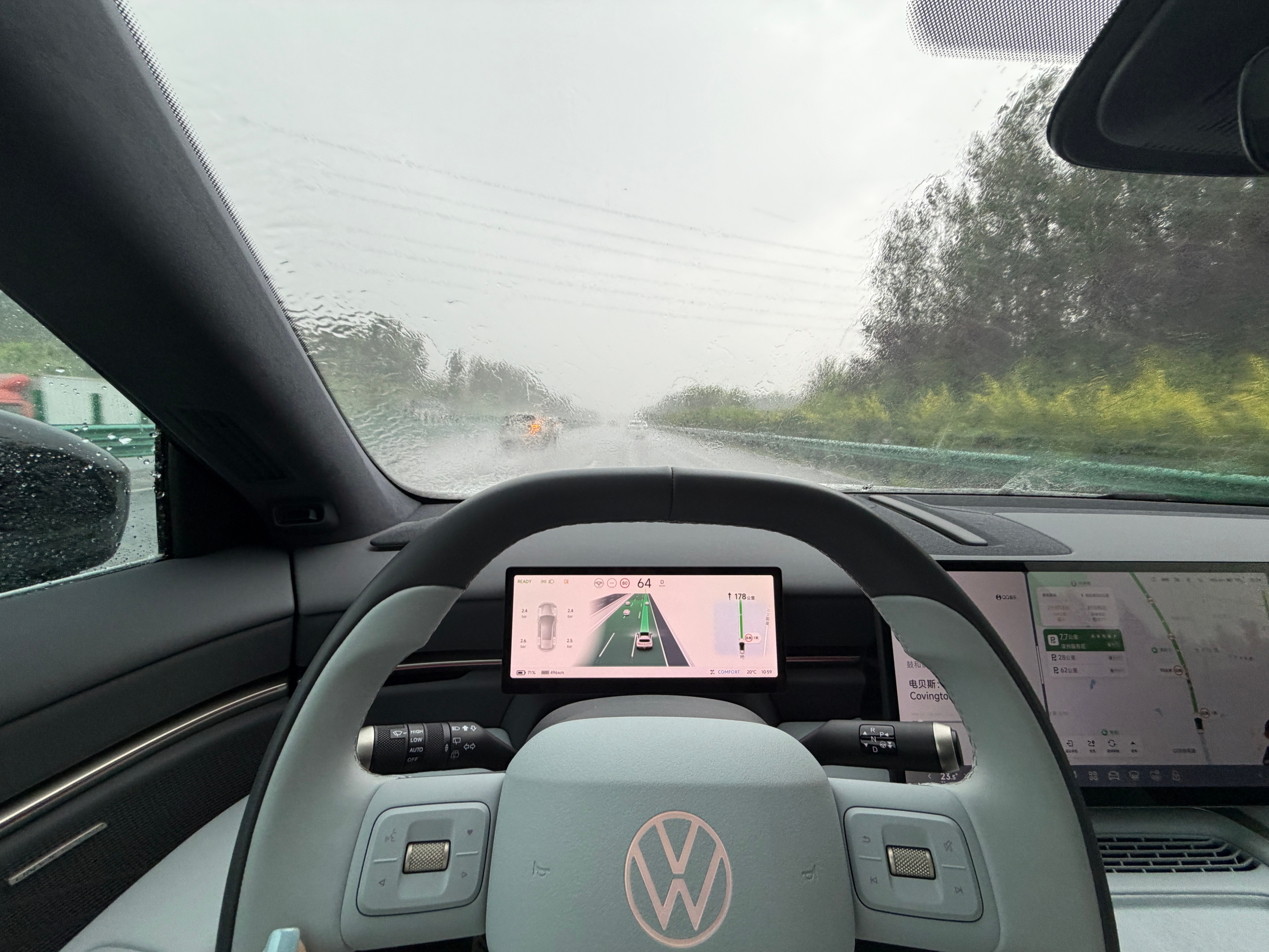 老大的雨了，但是真的很享受自己一个人开车在路上的自由感和孤独感婷日常我与汽车的日