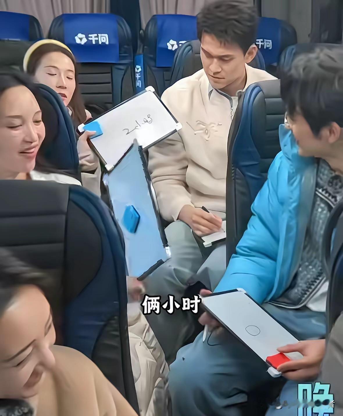 孙杨真的不适合做老公，感觉张豆豆就像一个家教天
天温柔的理解他。
孙杨就连睡觉前