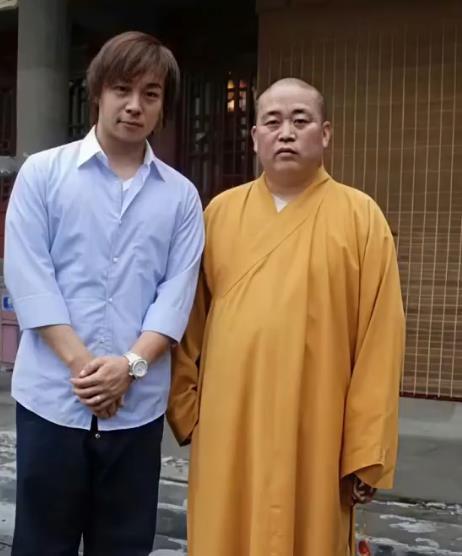 【少林寺方丈释永信被查后，网友调侃释小龙：大师兄速回少林主持大局！】

7月29