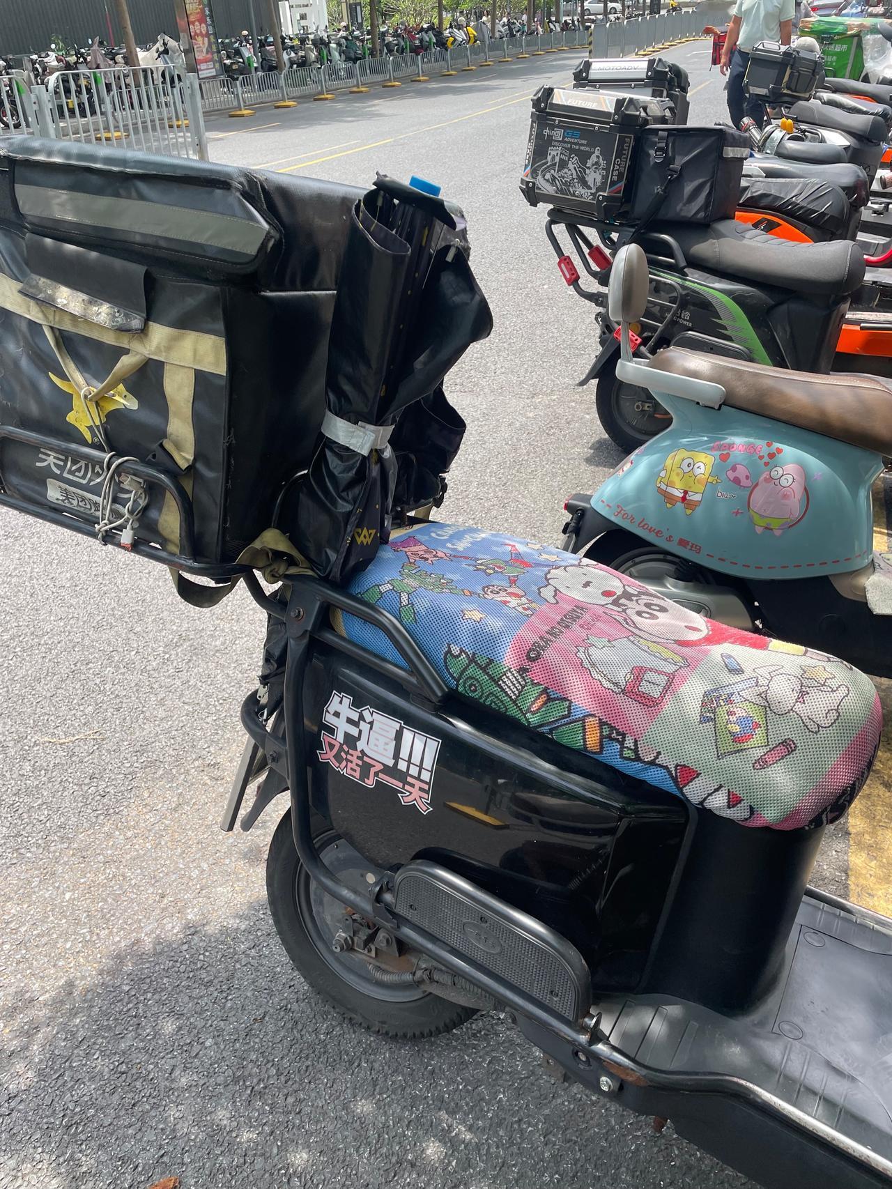 肯定不会轻松！！
轻松就不赚钱。
不管你是跑众包，还是专送，或者加入团队；
只要