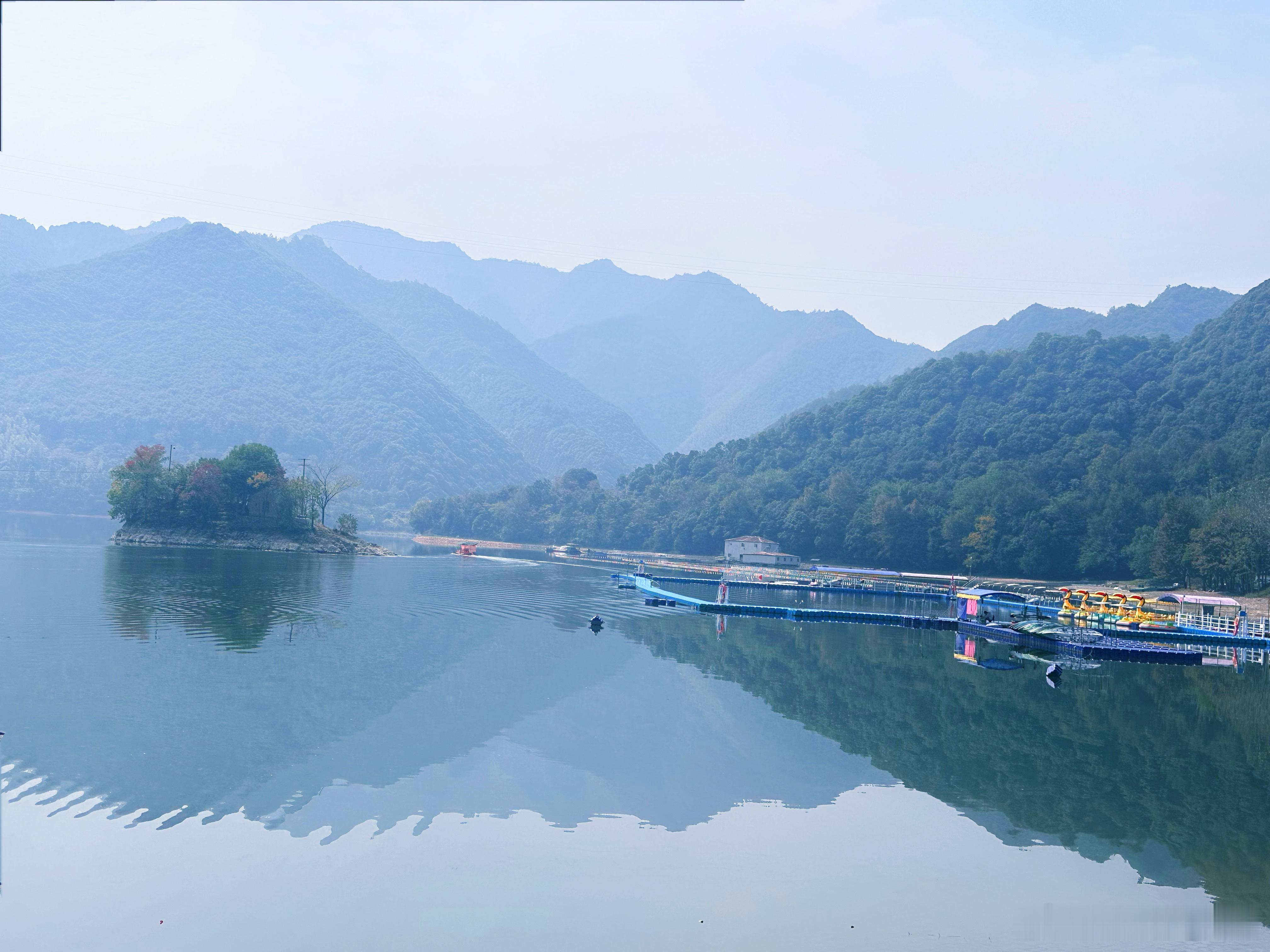 【浙江富阳富春桃源｜荡舟富春江，饮湖光山色正好】浅秋的富春江，象一块从天上掉落的