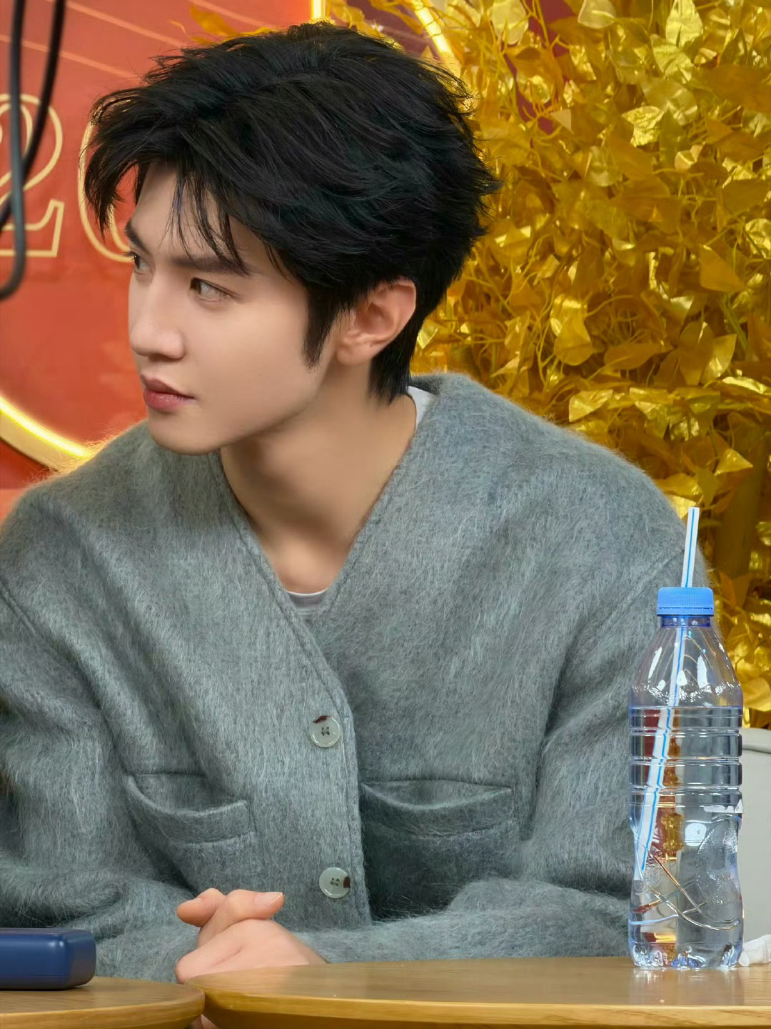 陈哲远昨天直播肉眼可见的开心啊 笑到停不下来