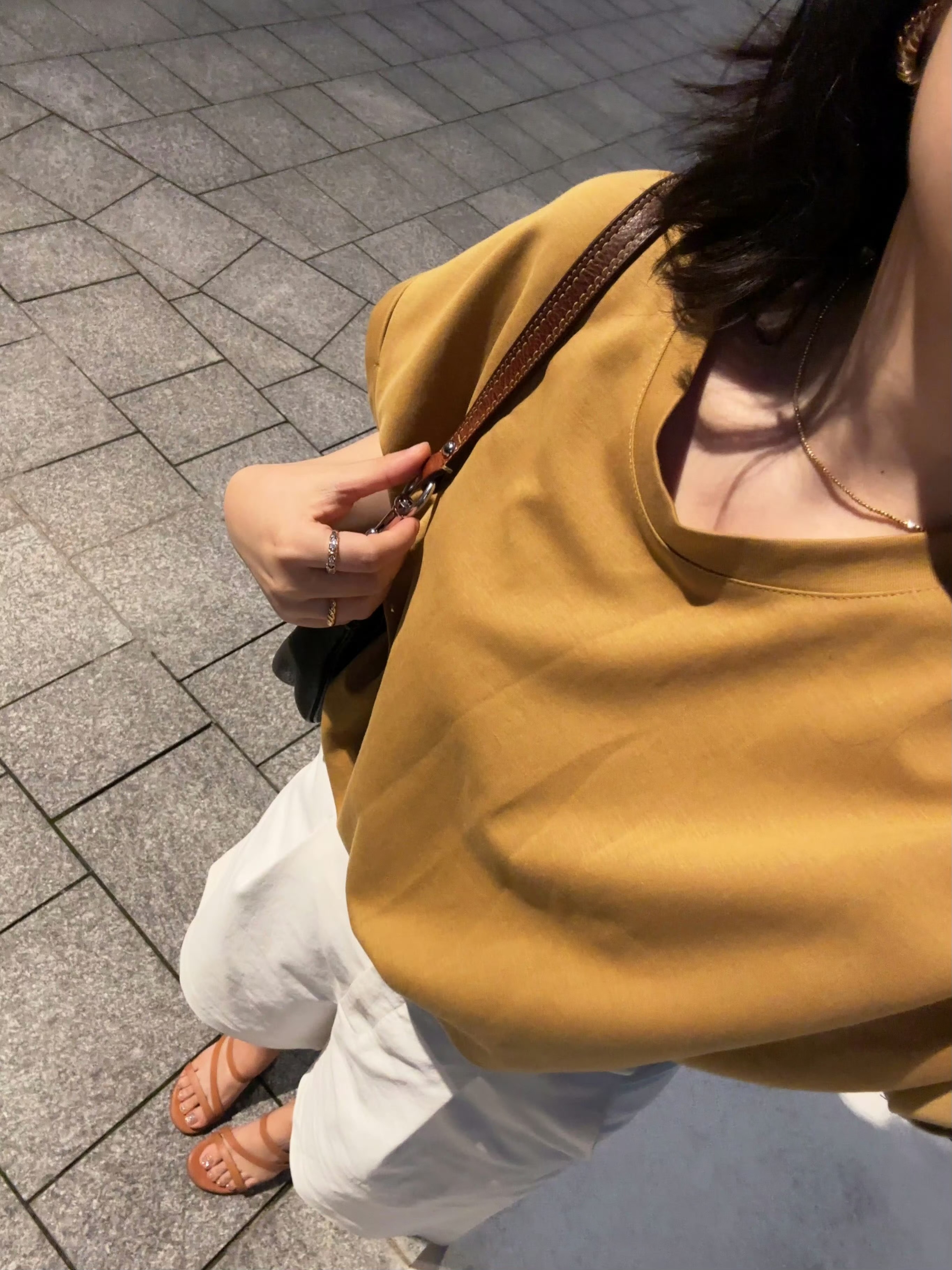 我跟你们说，这个t恤真的很显瘦，而且面料超凉快的！是棉和锦纶混纺的，不沾身，很干