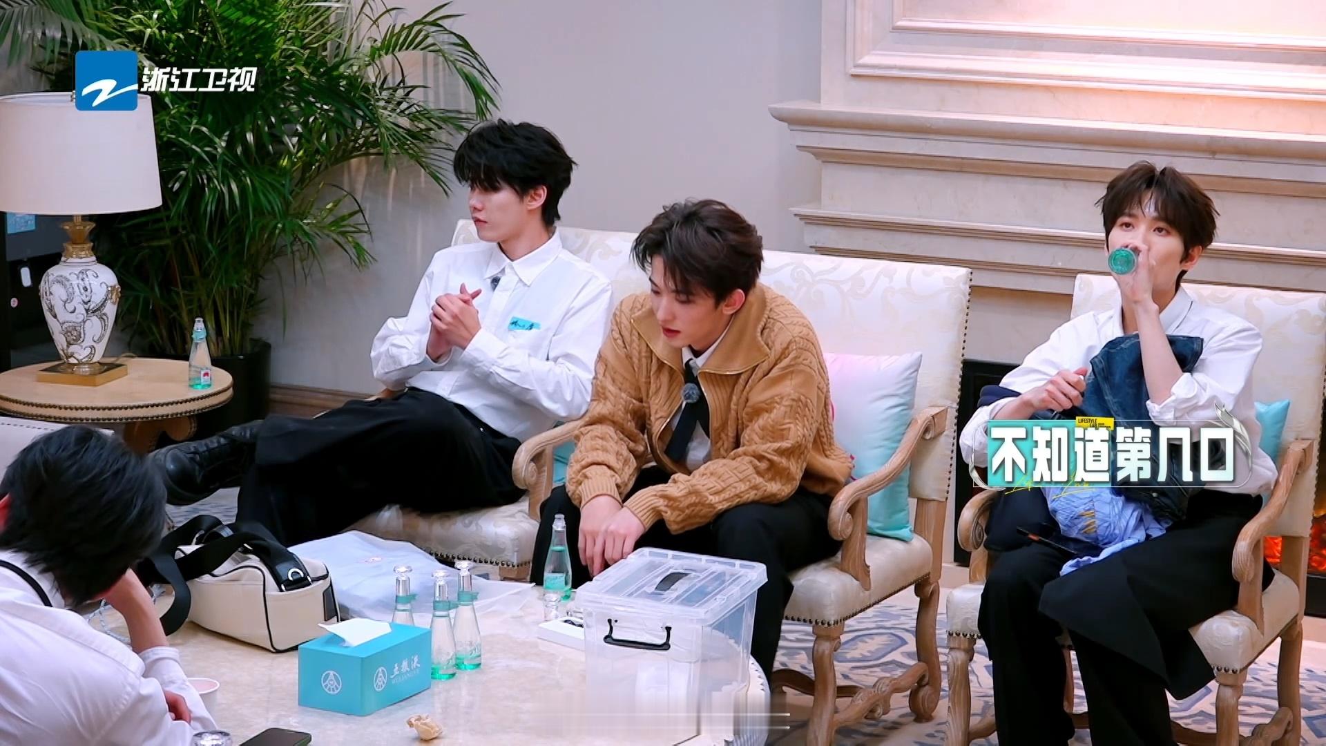 井胧上节目喝多了井胧录综艺喝到位放飞自我 井胧上节目喝多，直接微醺摇起来了哈哈哈