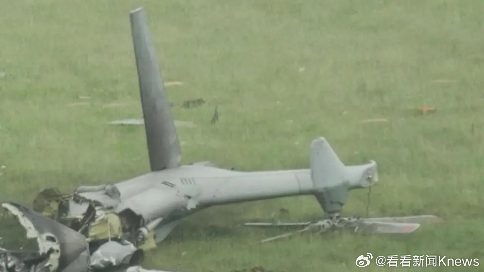 【#英国皇家海军直升机坠落已致3死#】记者获悉，当地时间3日凌晨，一架英国皇家海