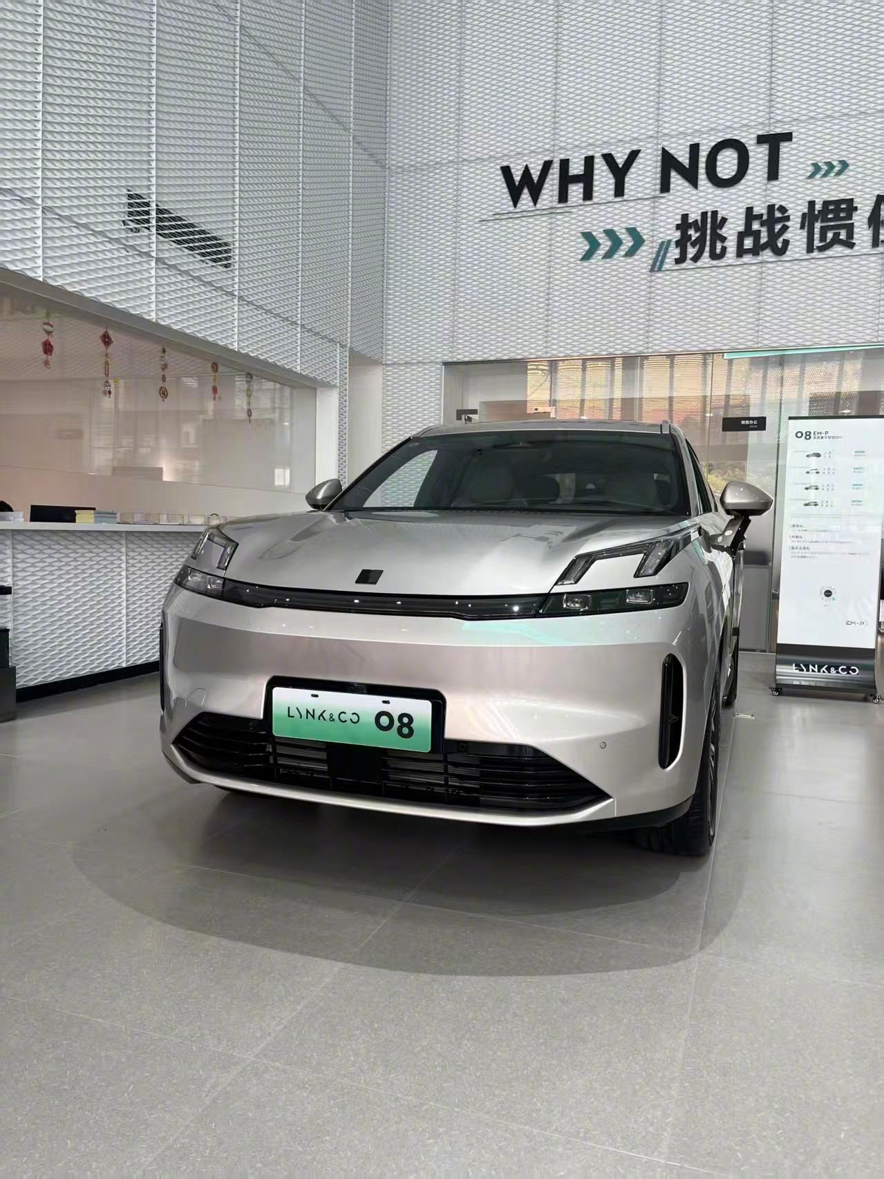 纯电续航干到230公里，日常通勤完全不用油，纯电开到底。 