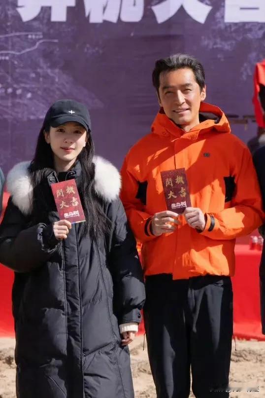 胡歌把自己弄得黢黄，怎么和杨紫组CP呀，组父女还差不多！

不过话说回来，胡歌这