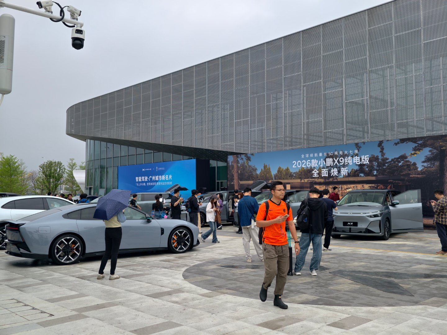 小鹏第二代 VLA ，以及 2026 款 X9 纯电版 发布会马上开始。我上午刚