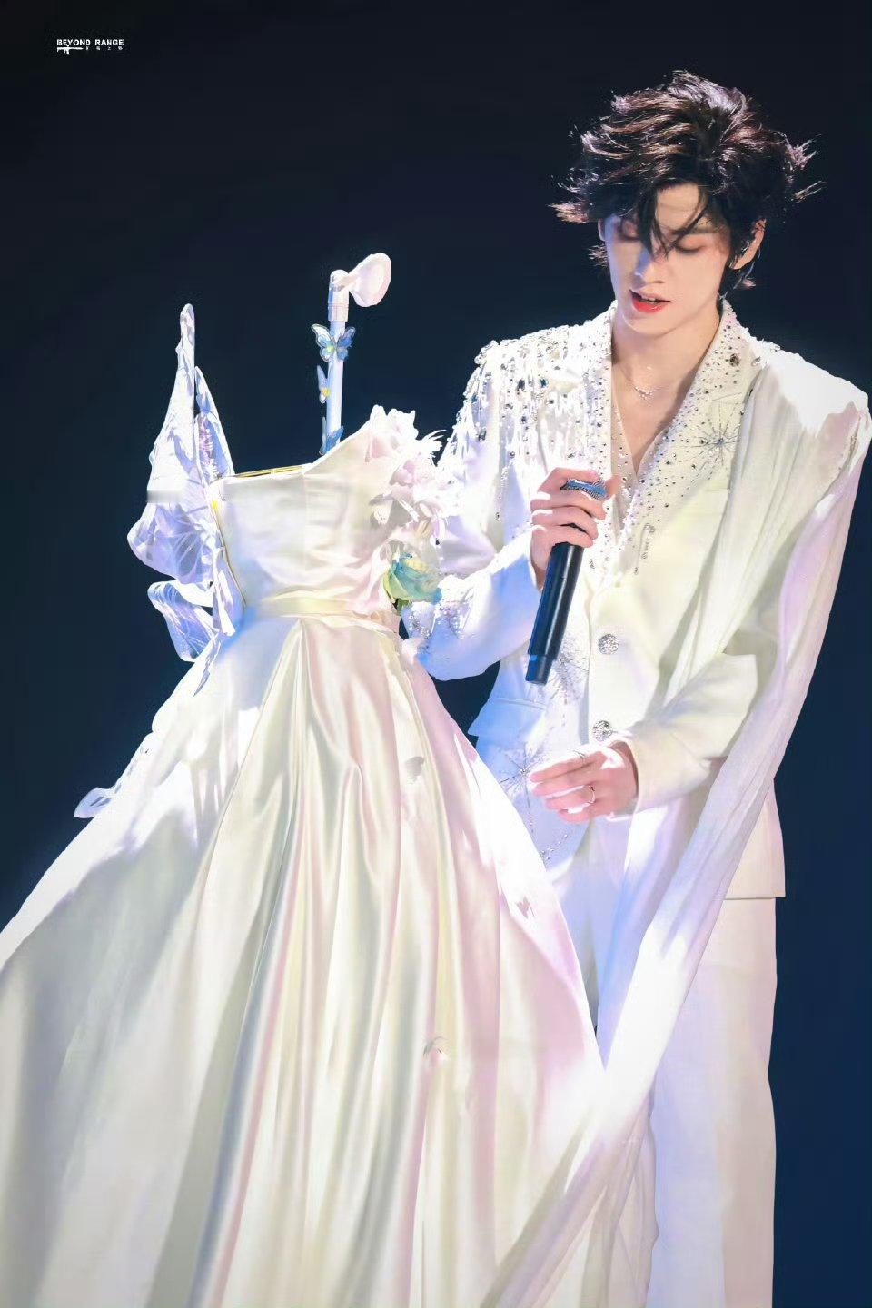 左航 恋爱   天降热度接一波 请多多关注我们满分男哦 左航好可爱 