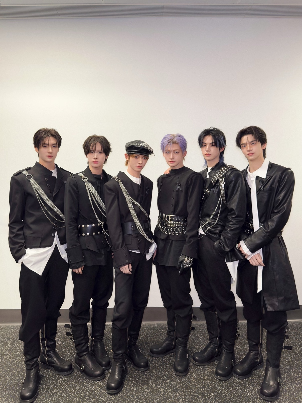 TWS 最新 MAMA 舞台后台合照 申惟和韩振果然还是得门面站中间 