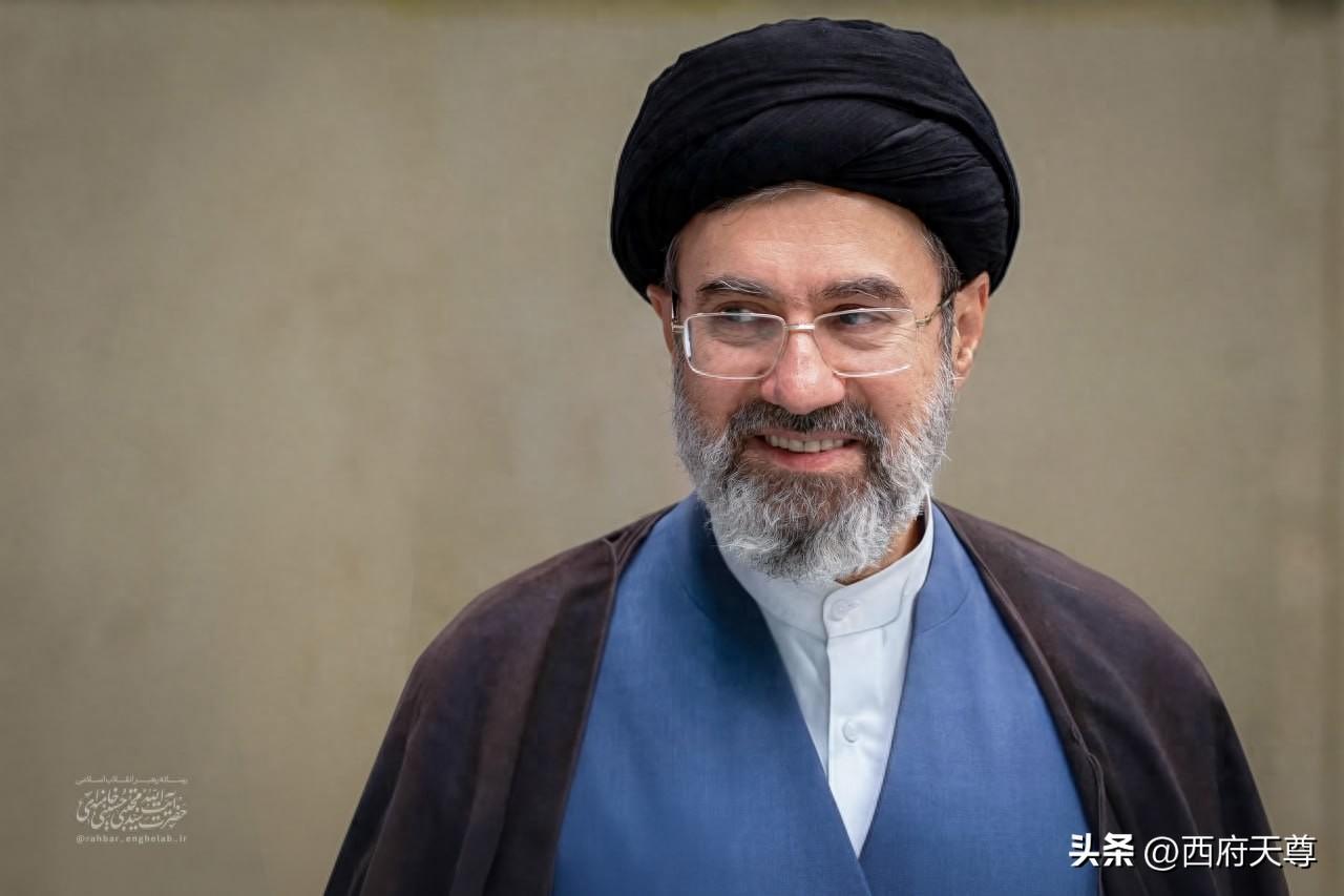 伊朗再发照片证明新任的最高领袖安然无恙。穆杰塔巴上台后一直没有公开露面，前些日子