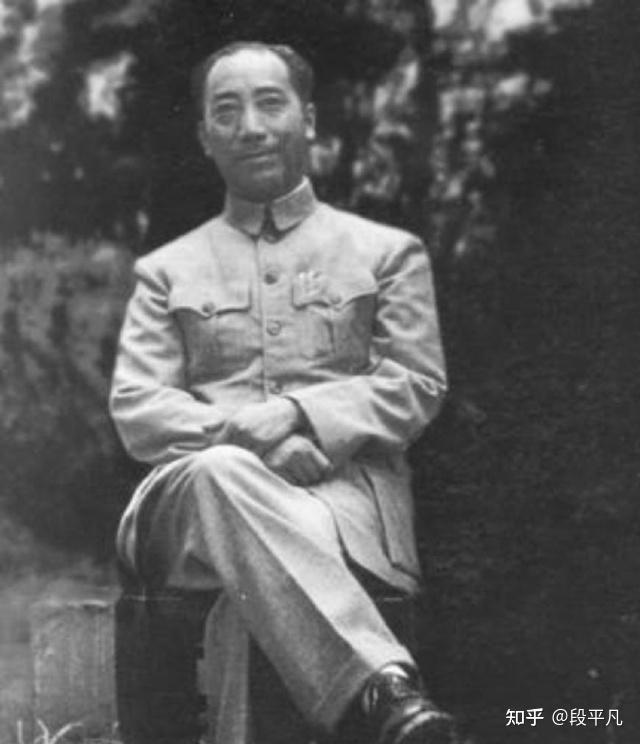 1951年1月，戴笠的儿子戴善武被五花大绑，跪在地上即将被执行死刑。被枪毙的时候