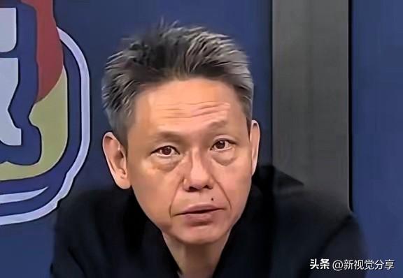 台湾时事评论员谢寒冰：你们知道中国大陆这两天在干什么吗？他在给全国的退伍军人制发