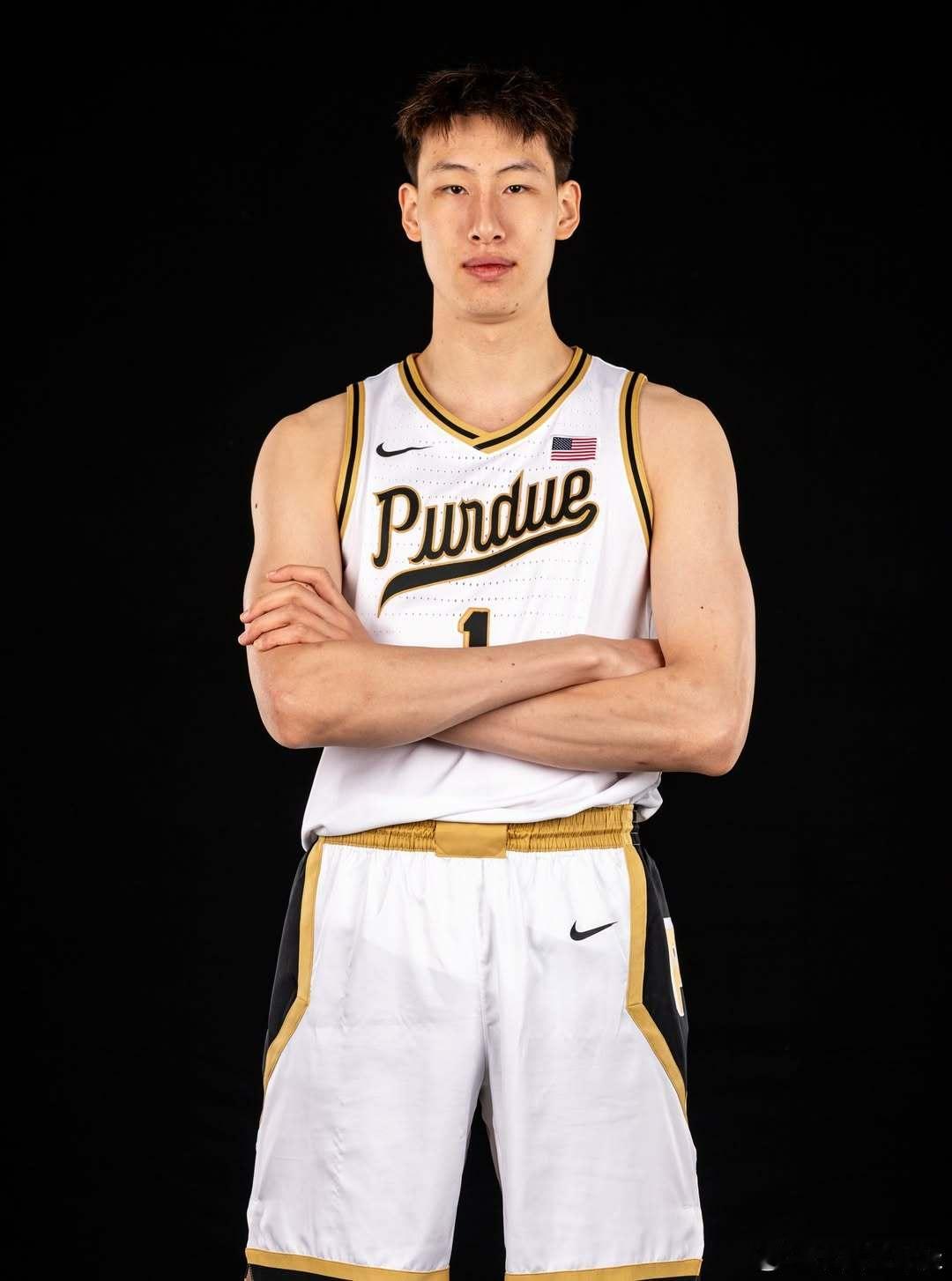 郇斯楠官宣下赛季将加入普渡大学征战NCAA。一周多前去斯楠高中Georgetow