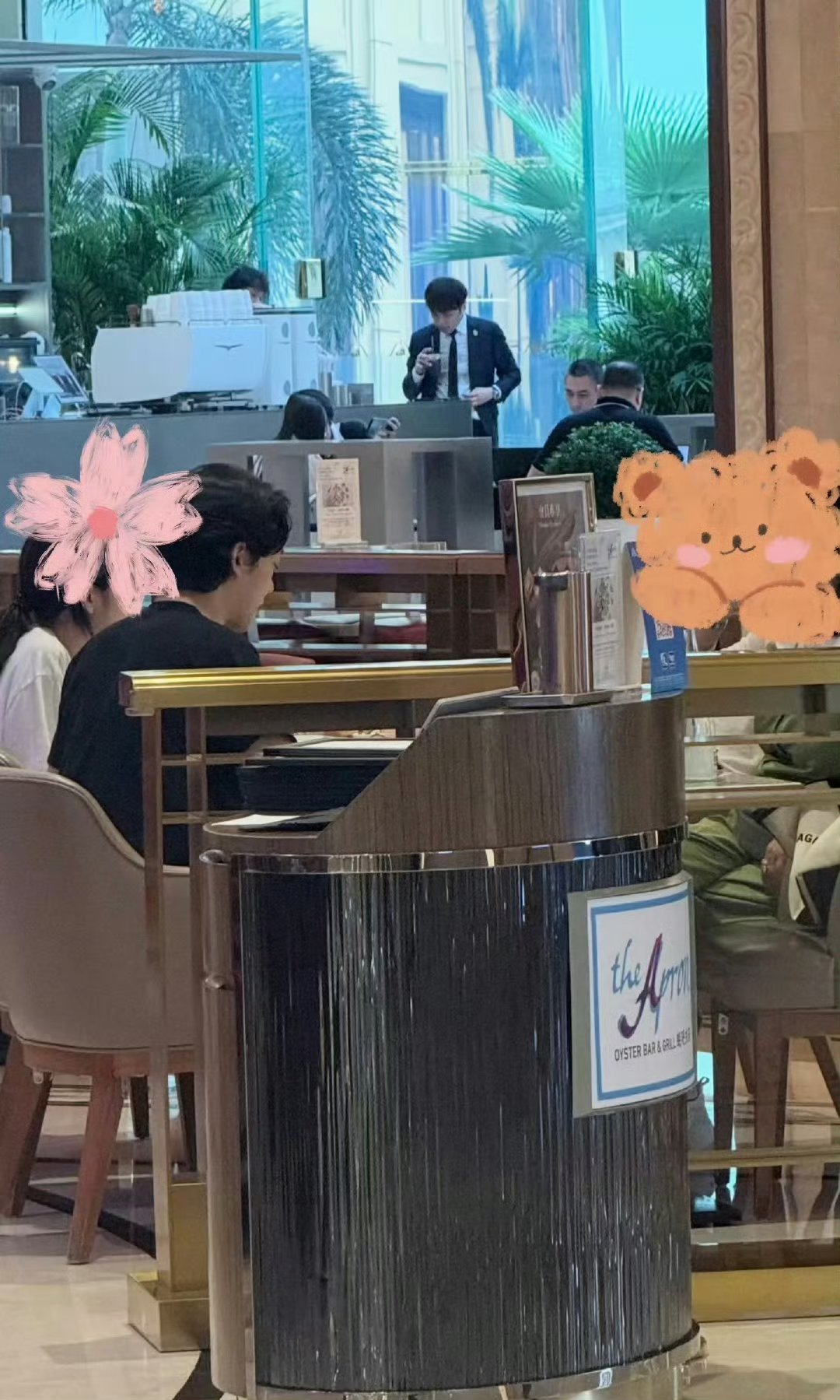 哥哥要幸福只有金钟大听进去了总被粉丝偶遇的金钟大和女儿，也是非常幸福了，苦了粉丝