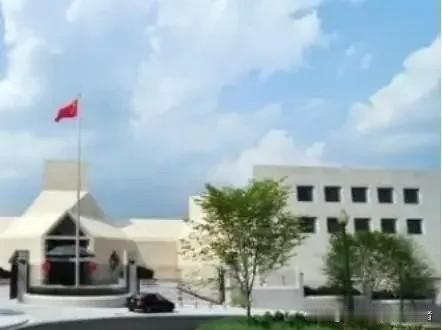 1982年7月29日清晨，非洲莫桑比克首都马普托，中国驻莫桑比克大使馆内，翻译唐