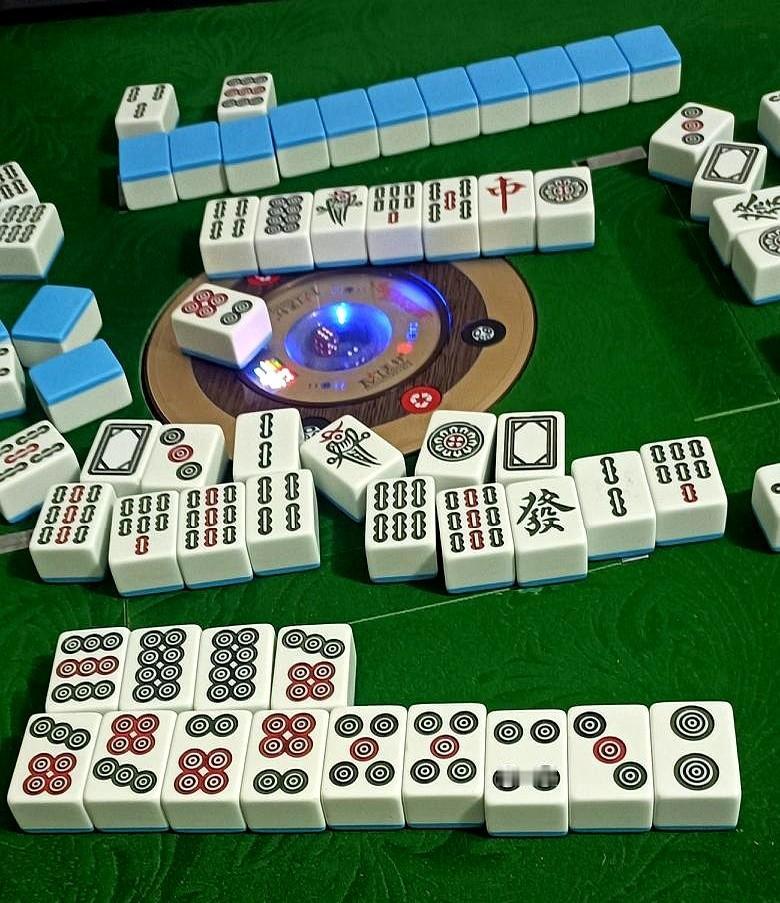 打麻将真是太神奇了，我一麻友，一个星期，在同一麻将室，连赢6天。这事儿听着邪乎，