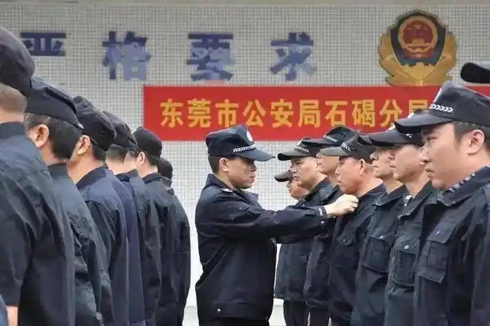 2025辅警爆火，绝不是偶然事件：

1，改革让辅警职业化
辅警纳入职业大典为辅