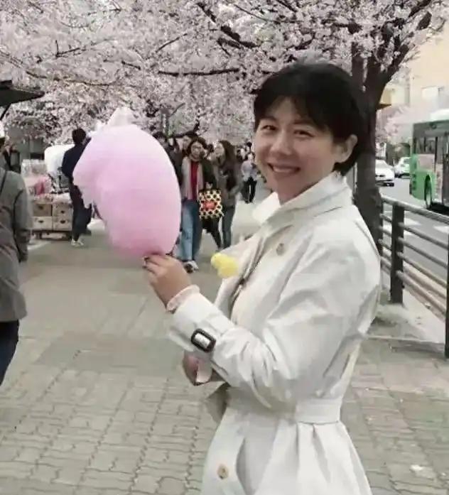 1999年，被父亲偷改志愿，湖北高考687分的女学霸错失心仪的北大，她难以接受，