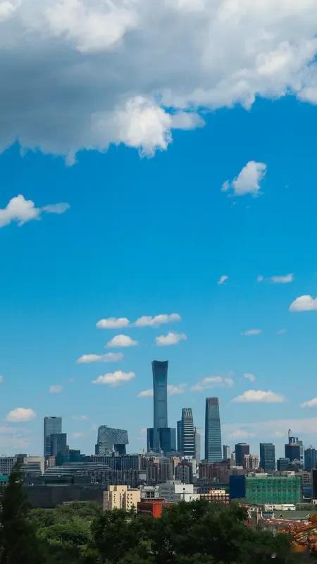 说到拍拍当地的天空，我就想起北京那刷屏的蓝天白云。想拍出“北京专属”天空大片，地