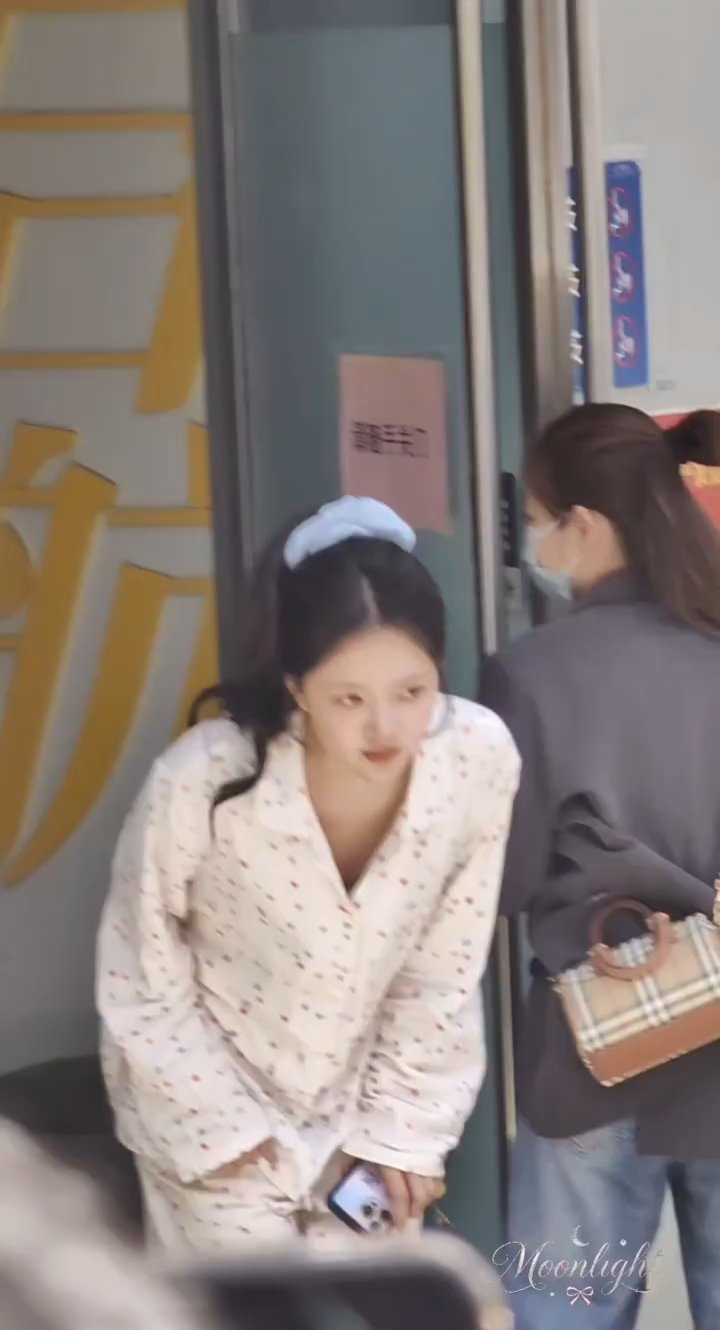 任敏此沙hi6上班啦！！燥候我们朝姐儿和三爷🥰🥰🥰任敏hi6睡衣上班路透此