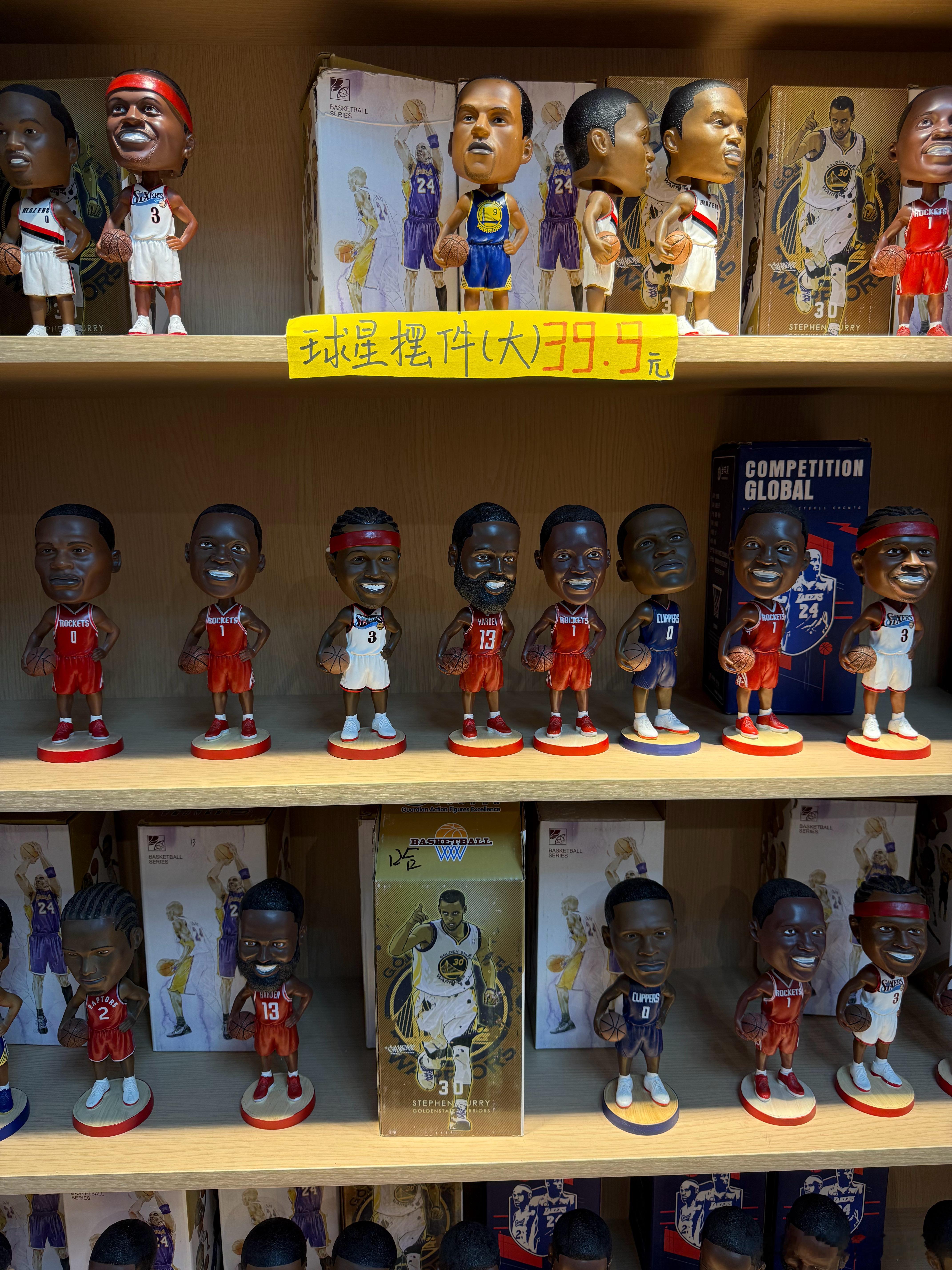 不看衣服我都认不出谁是谁…NBA