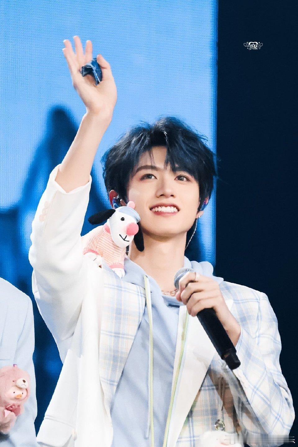 #朱志鑫[超话]#以后的日子也要更加幸福！朱志鑫这颜值实在太稳定了，就是一个字，