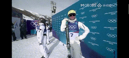 徐梦桃，冬季项目的标兵！五朝元老，卫冕冠军，稳定性决定了一切。
短道速滑，从开始