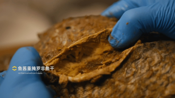 中泰都爱的鱼酱秘方中国人的灶台边，泰国人的厨房里，藏着同一个秘密武器——鱼酱！一