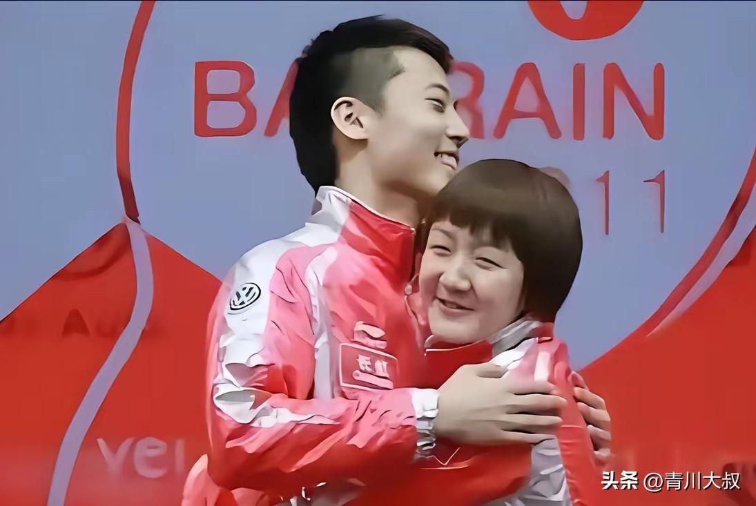 陈梦唯一抱过的男队友不是樊振东，而是竹马宋鸿远！
两人同是青岛老乡，
童年时就一