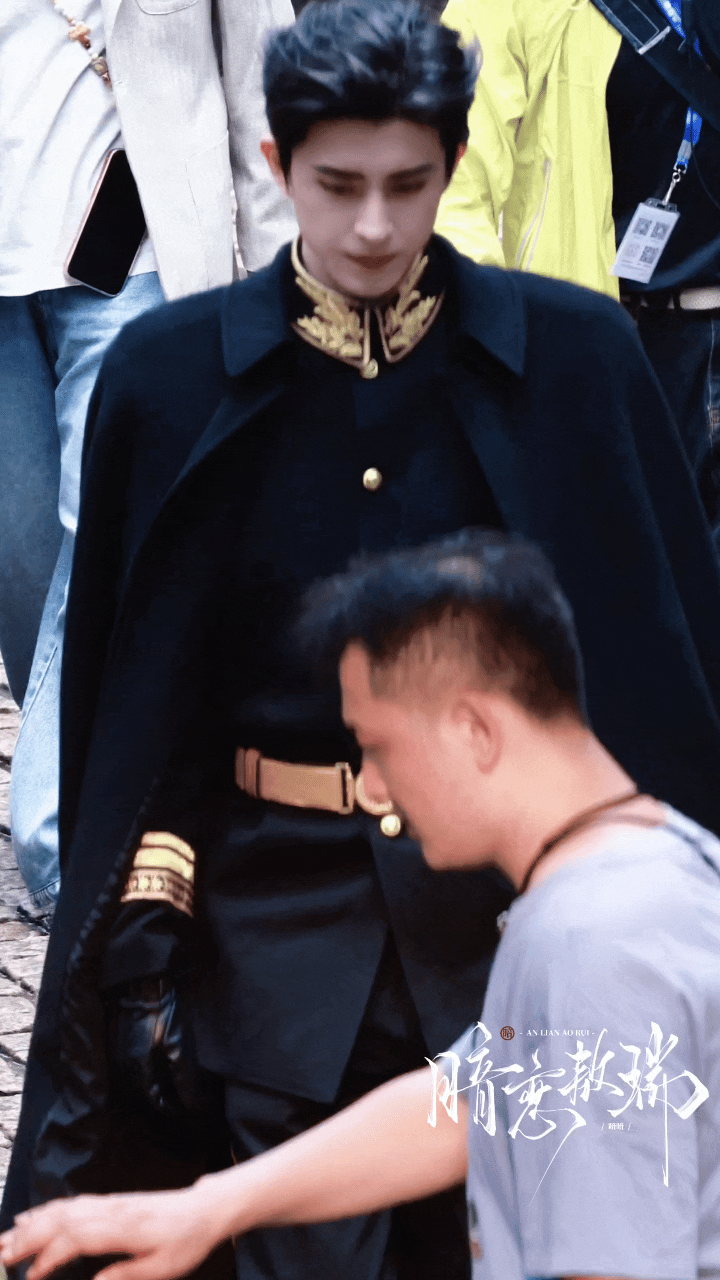 敖瑞鹏敖瑞鹏民国造型也如此权威 今天依然回味 