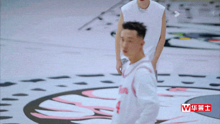 哈哈哈哈哈哈哈哈哈哈哈哈哈哈哈哈哈哈哈好臭屁好嘚瑟的王鹤棣！他是懂怎么气人的[笑