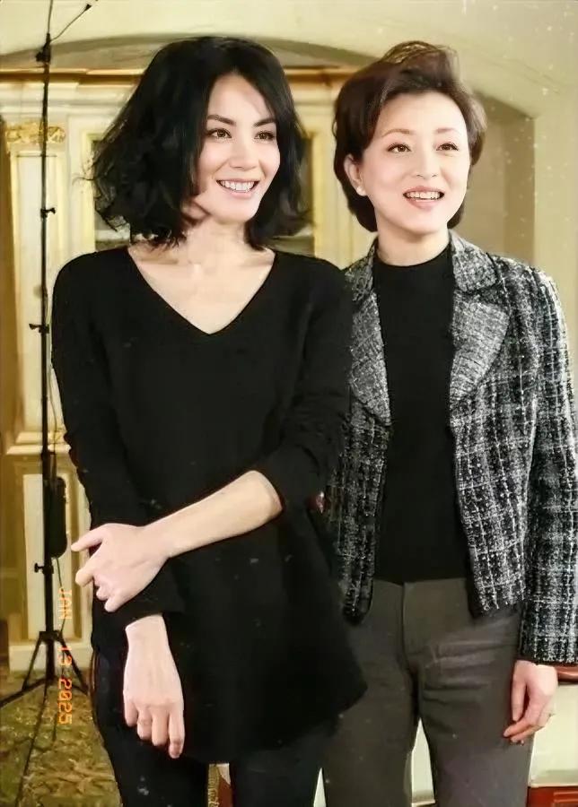 杨澜访谈录系列
杨澜专访歌手王菲，王菲所唱的歌曲多如牛毛，也不知道介绍那首歌曲最