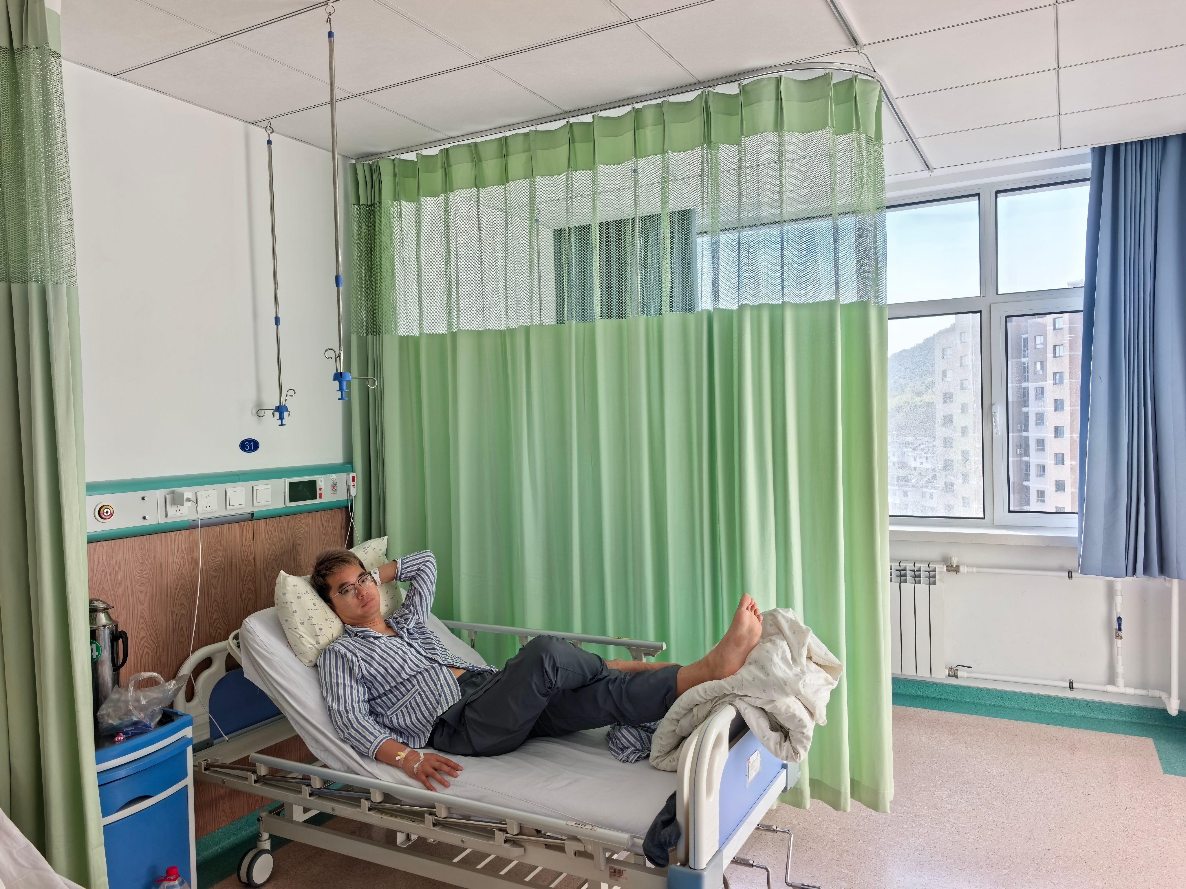 隔壁床大爷饶命晚上呼噜声地动山摇早上 5 点听收音机 大连