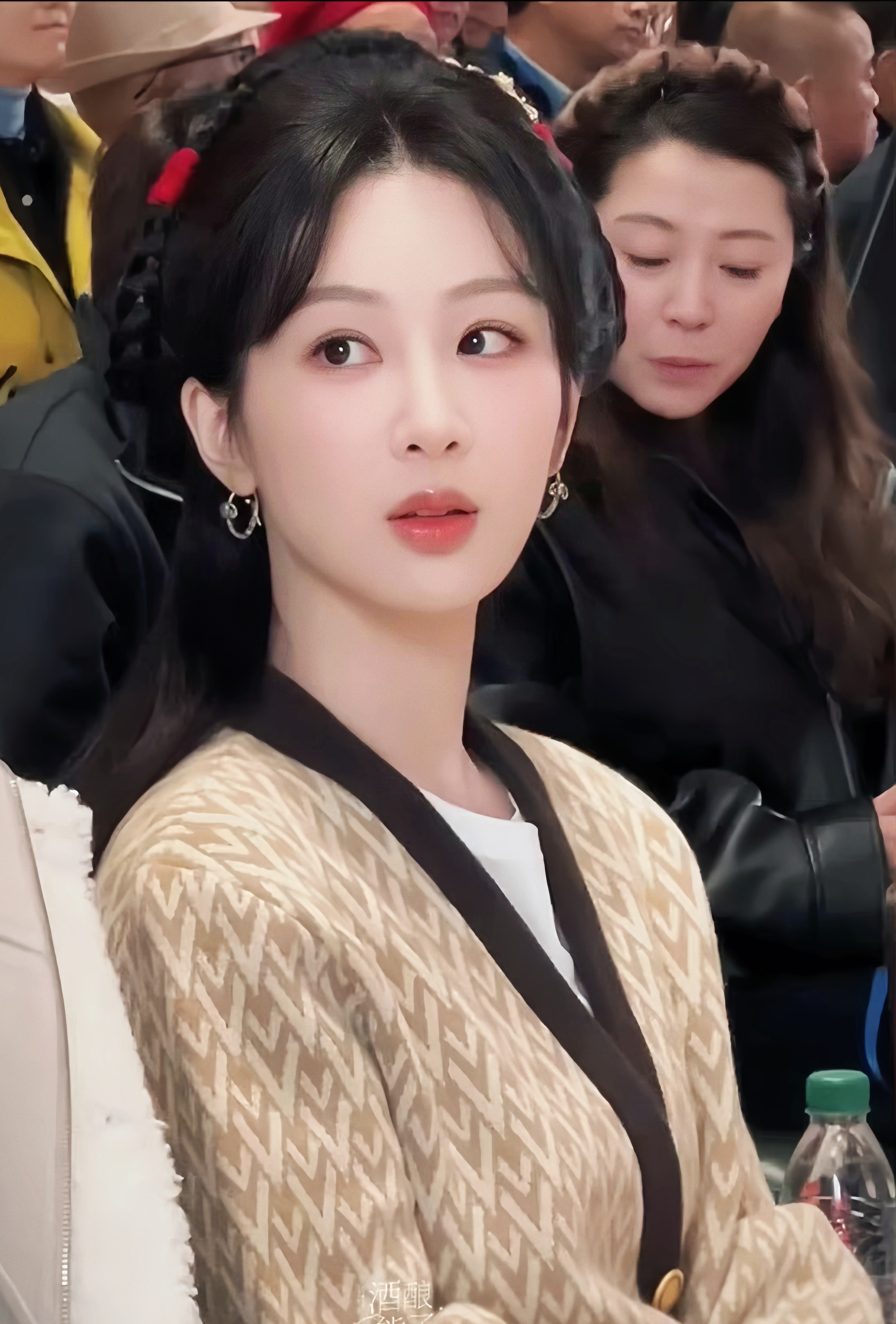 杨紫新剧家业开机造型 好看好看，契合度百分百哇！！安心等待杨紫李祯和我们相聚[太