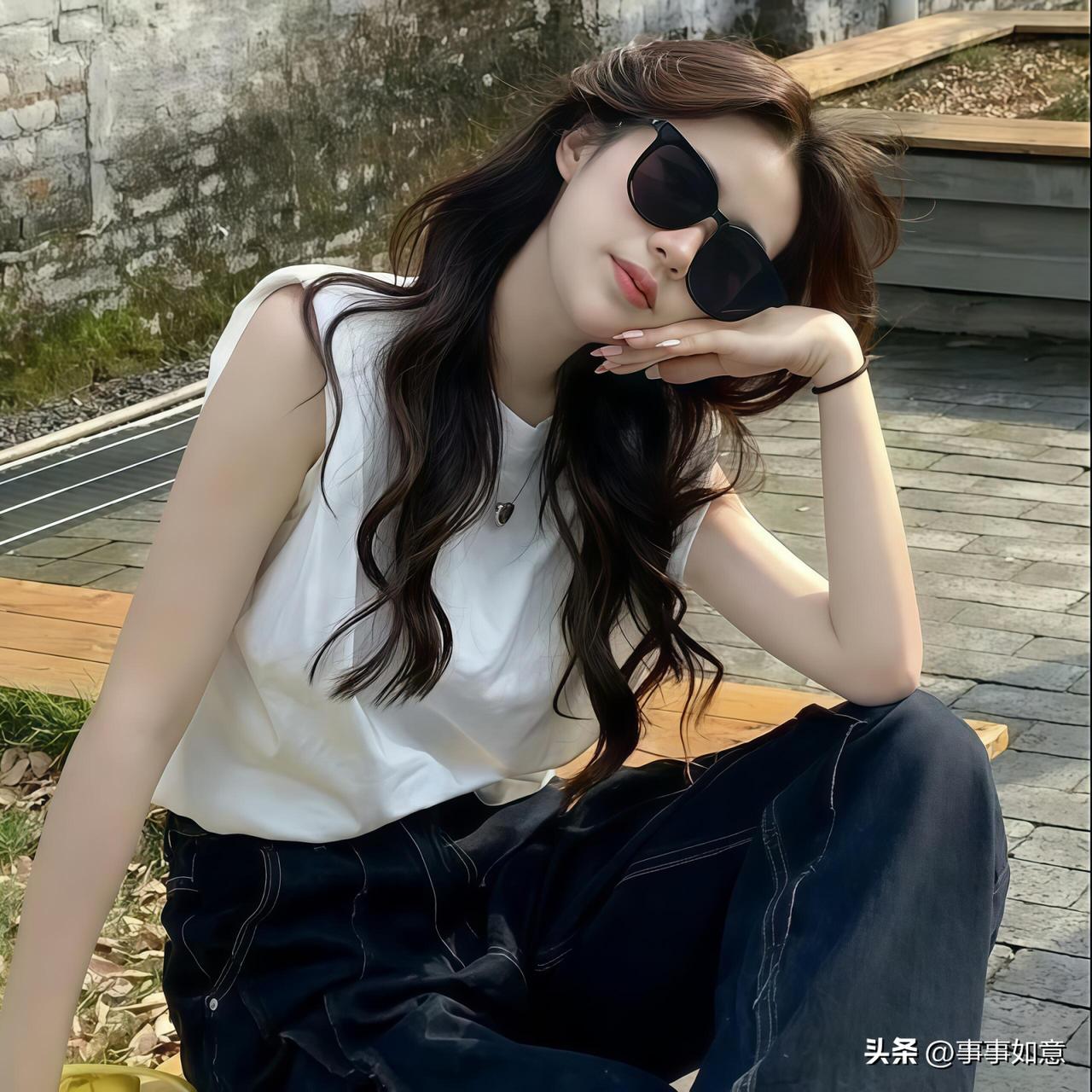 1.一个女人如果守寡，
十个男人，
九个都会心疼。
一个男人如果守寡，
十个女人