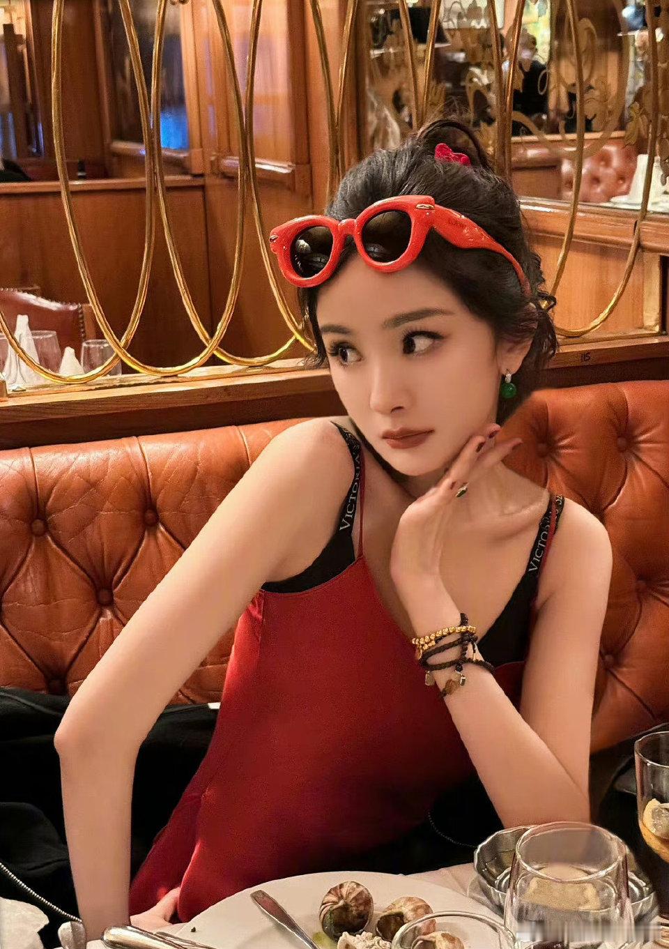 🍸岁岁年年，万喜万般宜。杨幂小姐，生日快乐！ ​​​
