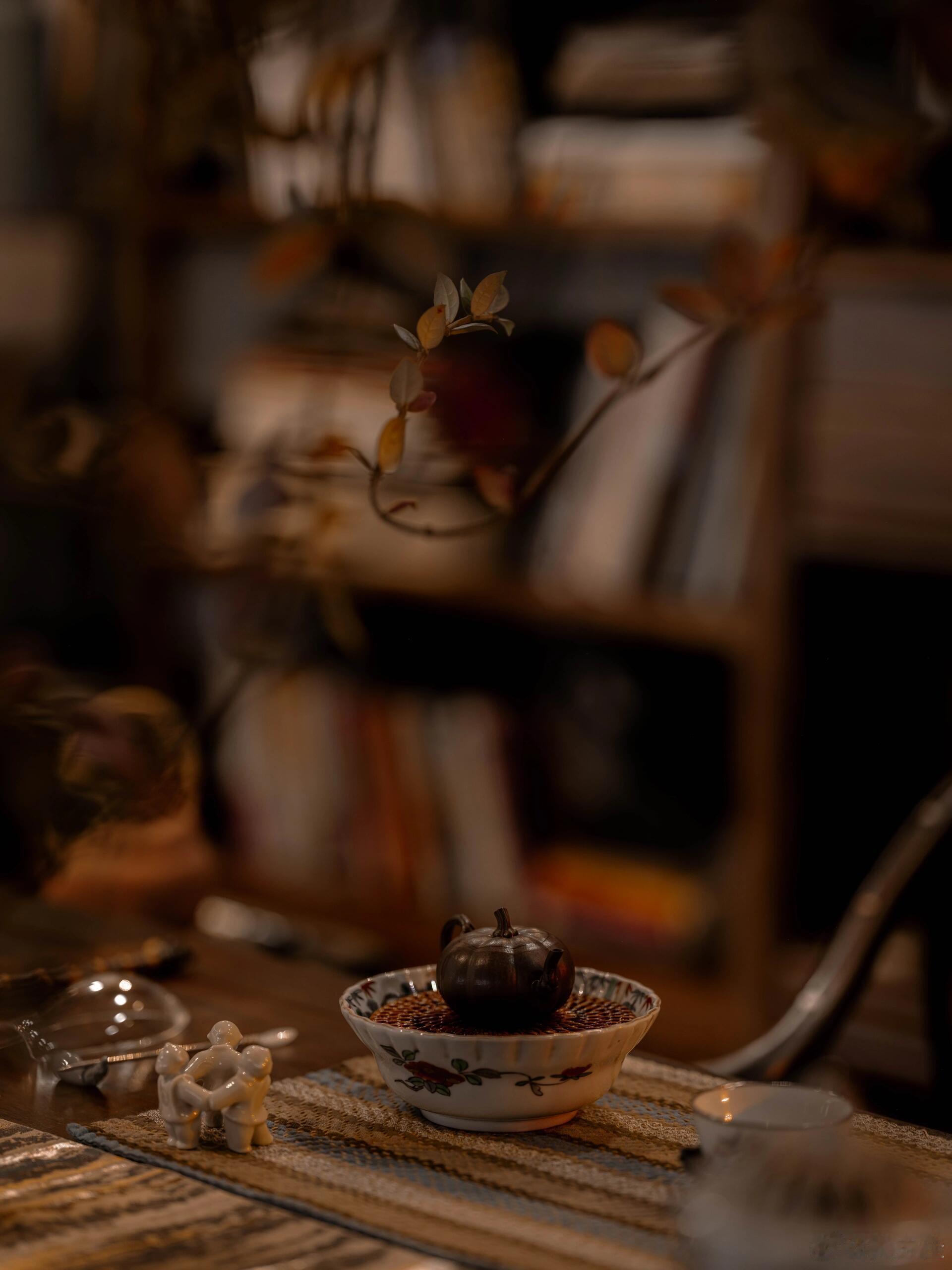 有人追求轰轰烈烈，而我偏爱细水长流。不争不抢，不是消极，而是明白——生活是自己的