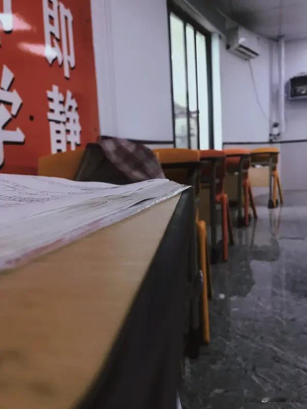 新政策落地，学习环境更和谐啦！🌈告别攀比压力，小伙伴们携手同行。知识共享互助成