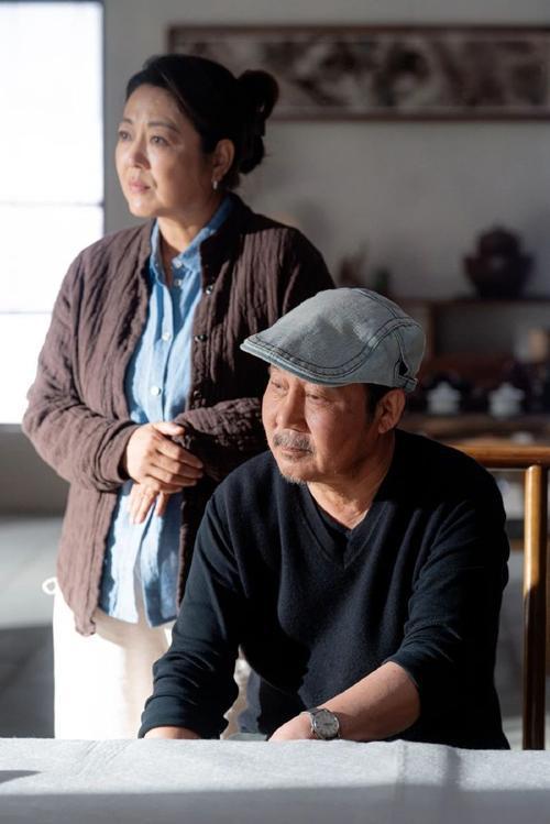 央视一套今晚又有新剧播出了，就是由郑业成，张月，马少骅领衔主演的《种墨园》。
