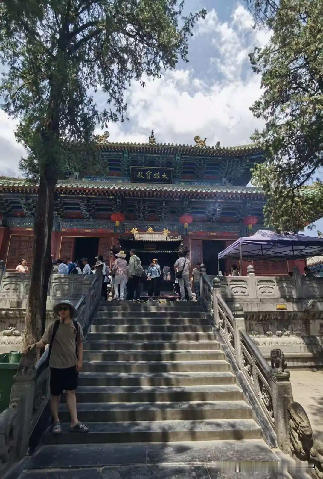 少林寺的商业化气息正在逐渐的淡化，平安香"等收费项目已不见。此外，少林寺也正在“