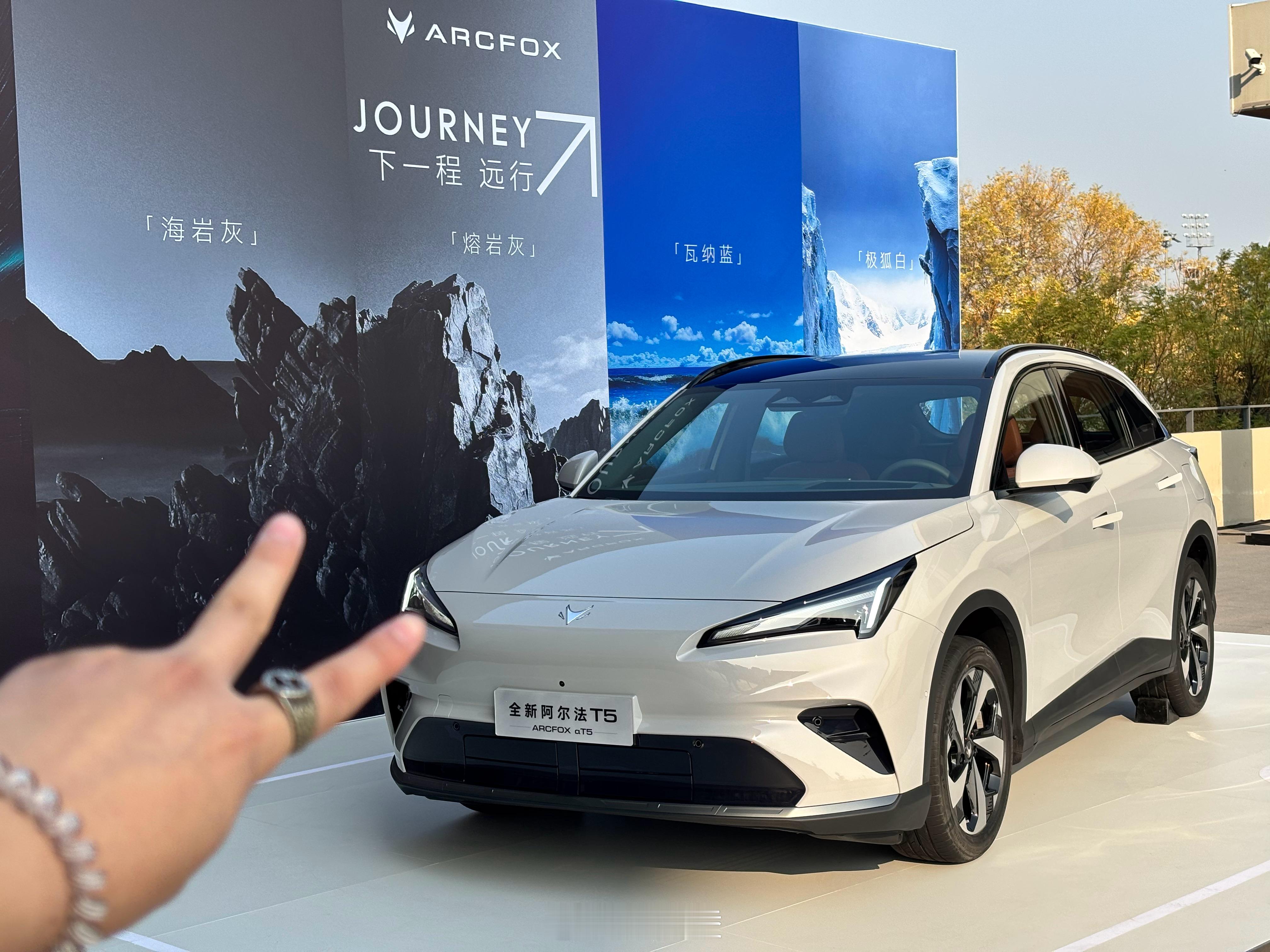 这个设计不太上镜啊，实车好看特别多  ​​​