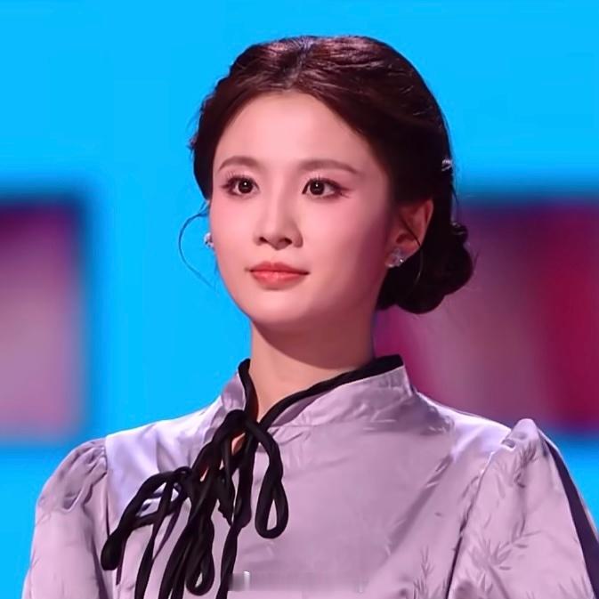 张慧雯淘汰“逮着张月组薅”2026年6月7日，《乘风2026》四公直播中，张慧雯