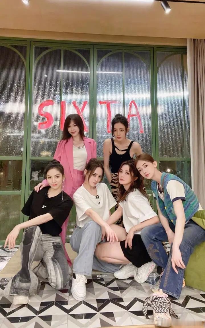 浪3是二公结束开始彻底锁组的，二公结束投票定了几大队长，王心凌直接组建了这支最强