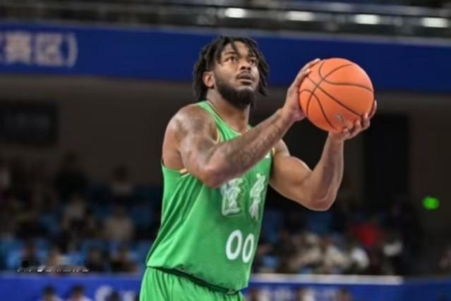 12月20日消息，辽宁男篮正在推进外援阵容调整，本赛季只打了2场，场均上场2.5