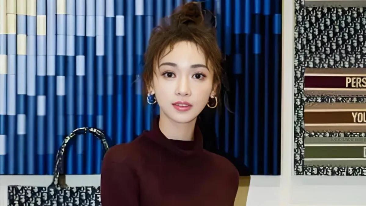吴谨言杀青后神秘消失，养胎传闻引发猜想

吴谨言，这位备受瞩目的女演员，在完成手