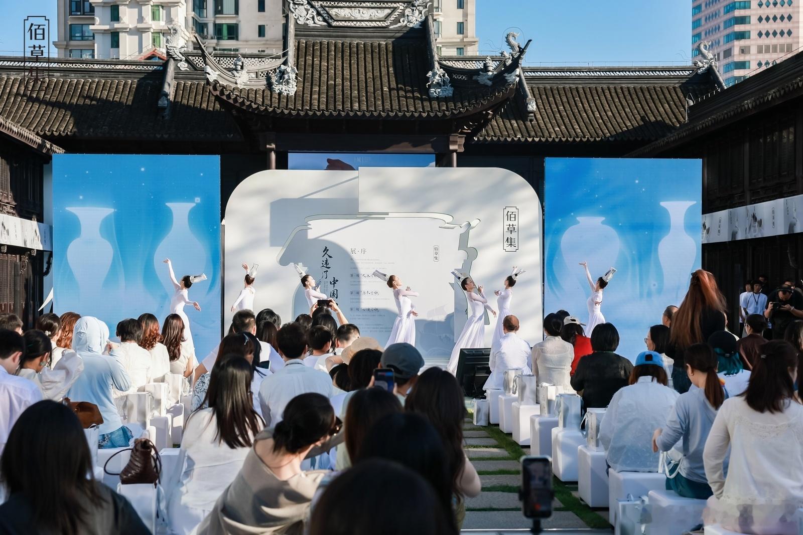 蓝盈莹余承恩吴越齐聚上海天后宫蓝盈莹余承恩吴越上海线下活动 千年瓷韵与现代养肤的